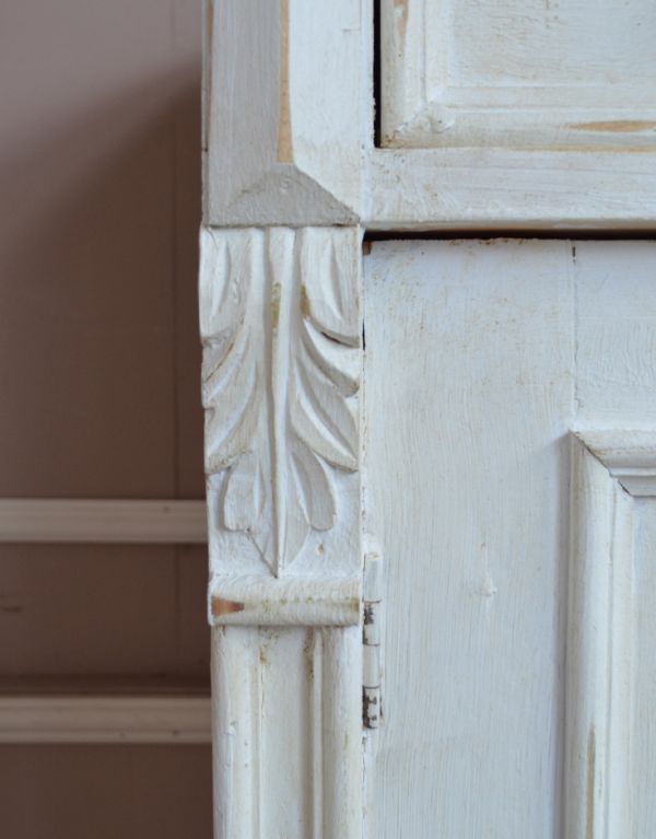 アンティークのキャビネット　アンティーク家具　アンティークのペイント家具、フランスのペイントのキャビネット（カウンター） 。隅々までしっかり装飾が施されています。(d-1160-f)