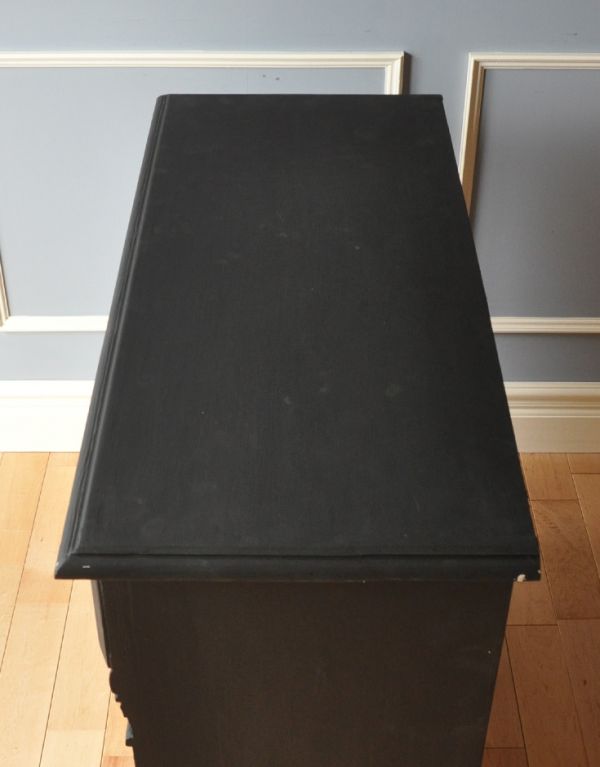 アンティークのキャビネット　アンティーク家具　フレンチスタイルのアンティーク家具、ブラックペイントのキャビネット。天板もキレイに仕上げました。(d-1161-f)