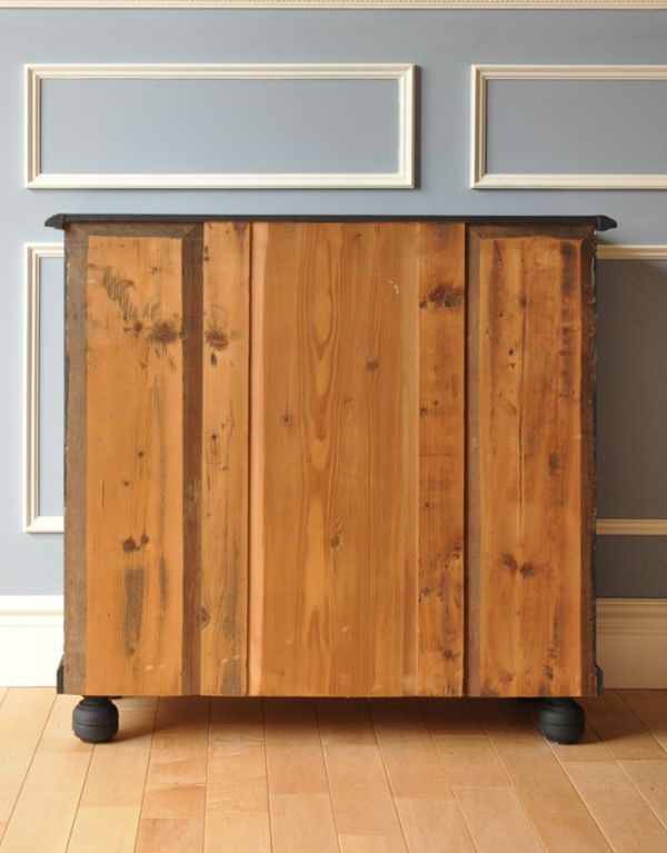 アンティークのキャビネット　アンティーク家具　フレンチスタイルのアンティーク家具、ブラックペイントのキャビネット。きちんとメンテナンスしてあるので、裏側もキレイです。(d-1161-f)