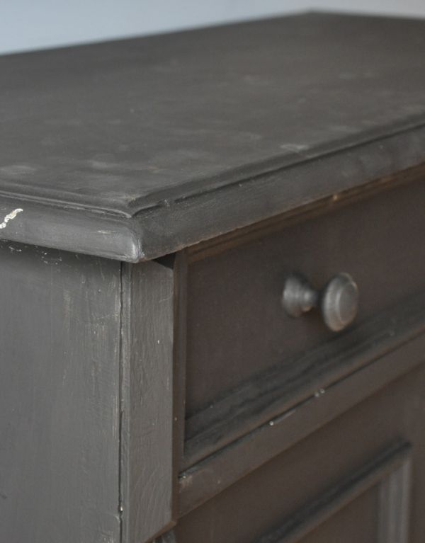 アンティークのキャビネット　アンティーク家具　フレンチスタイルのアンティーク家具、ブラックペイントのキャビネット。角もキレイな状態です。(d-1161-f)