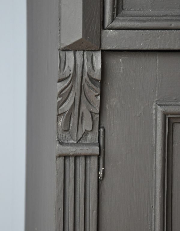 アンティークのキャビネット　アンティーク家具　フレンチスタイルのアンティーク家具、ブラックペイントのキャビネット。美しい彫にうっとり。(d-1161-f)