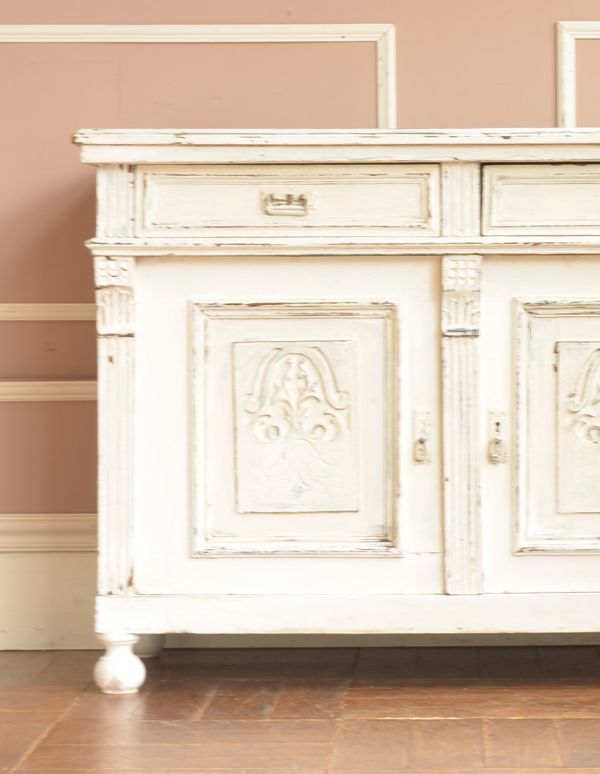 アンティークのキャビネット アンティーク家具 フランスのアンティークペイント家具、彫りの素敵なキャビネット。あっという間に憧れの外国のお家のような雰囲気に・・・。(d-1166-f)