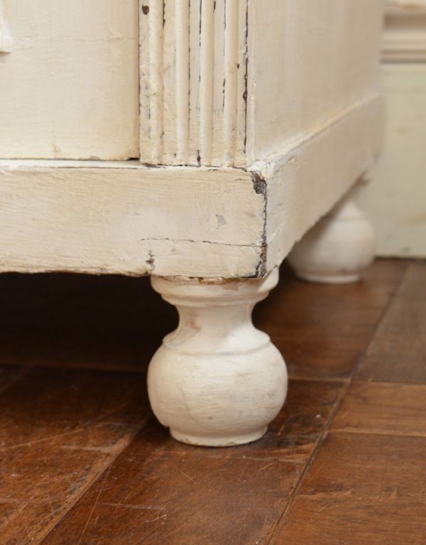 アンティークのキャビネット アンティーク家具 フランスのアンティークペイント家具、彫りの素敵なキャビネット。玉ねぎ形の脚。(d-1166-f)