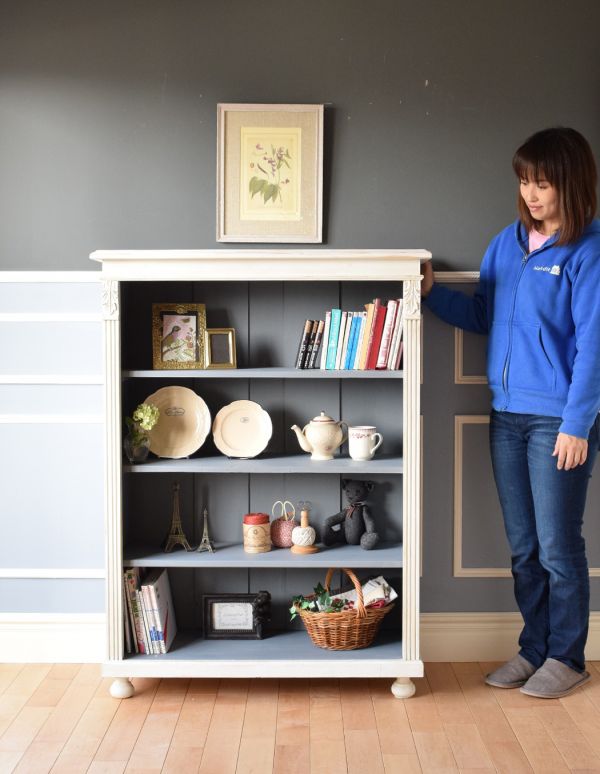 フランスで見つけたアンティーク家具、ツートーンペイントのオープン