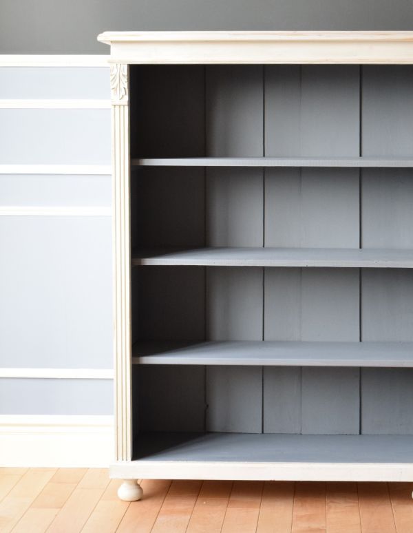 フランスで見つけたアンティーク家具、ツートーンペイントのオープン