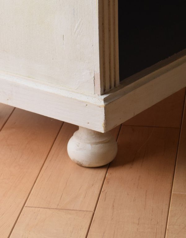 フランスで見つけたアンティーク家具、ツートーンペイントのオープン