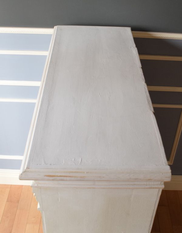 フランスで見つけたアンティーク家具、ツートーンペイントのオープン