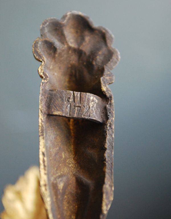 アンティーク雑貨　フレンチインテリア、アンティークのカーテンフック、カーテンホルダー。裏側にはマークが付いていました。(d-1172-z)