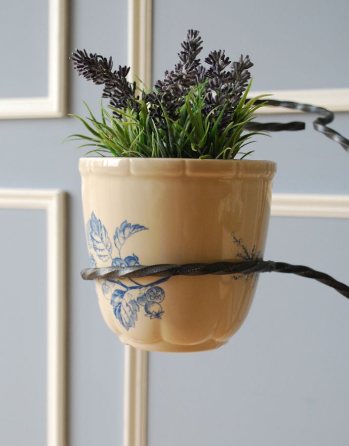 めずらしい家具 アンティーク家具 フランスで見つけた、植物を楽しむアンティークプラントスタンド(花台)。コンパクトなサイズで6つのポットが飾れる優れ物です。(d-1173-f)