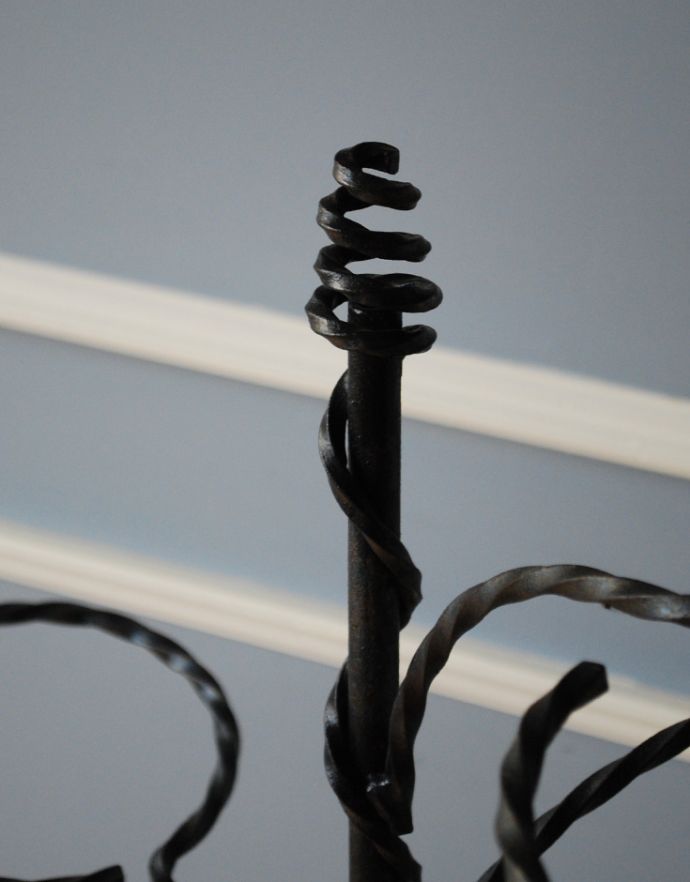 めずらしい家具 アンティーク家具 フランスで見つけた、植物を楽しむアンティークプラントスタンド(花台)。クルクルしたアイアンがお洒落です。(d-1173-f)