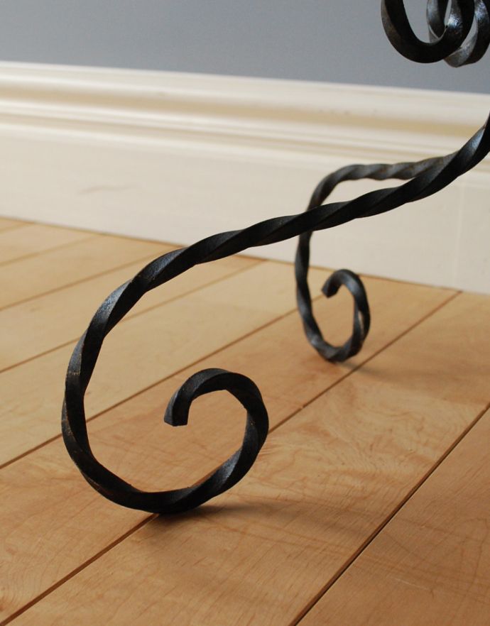 めずらしい家具 アンティーク家具 フランスで見つけた、植物を楽しむアンティークプラントスタンド(花台)。きちんと支えますのでご安心ください。(d-1173-f)