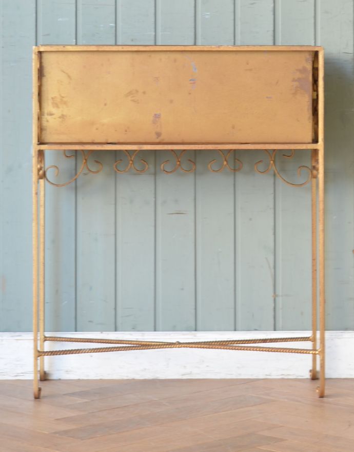 めずらしい家具　アンティーク家具　フランスで見つけた華やかなアイテム、植物を楽しむアンティークプラントスタンド（花台）。キチンとメンテナンスをしているので、裏もキレイな状態です。(d-1174-f)