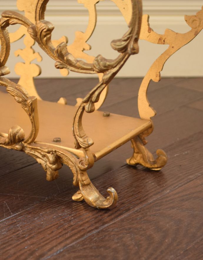 マガジンラック　アンティーク家具　エレガントなフランスデザインが華やか、アンティークマガジンラック。メンテナンスしているので安心してお使いいただけます。(d-1175-f)