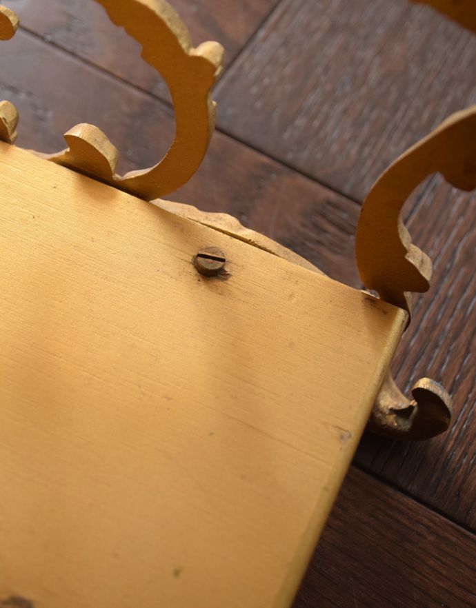 マガジンラック　アンティーク家具　エレガントなフランスデザインが華やか、アンティークマガジンラック。ラックの底は木製です。(d-1175-f)