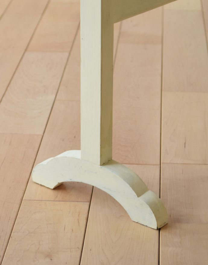 タオルハンガー　アンティーク家具　めずらしいガラスのバーが付いたおしゃれなペイントのアンティークタオルハンガー。メンテナンスをしっかりしているので、安心してお使いください。(d-1177-f)