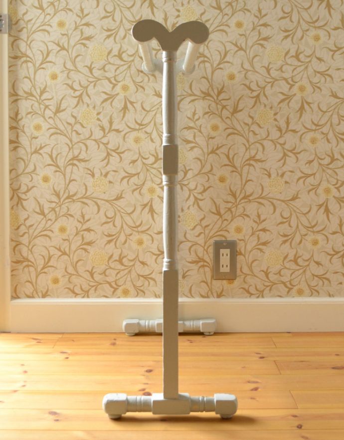 めずらしい家具　アンティーク家具　ペイント仕上げのアンティーク雑貨、素敵なタオルレイル（タオルハンガー）。洋書のバスルームで見るようなタオルハンガー。(d-1178-f)