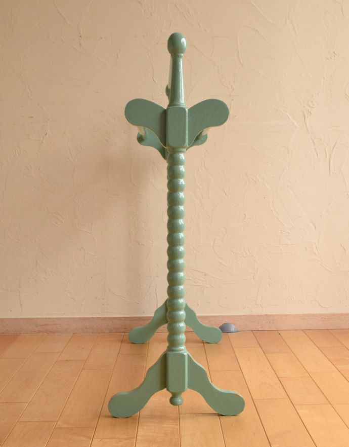 めずらしい家具　アンティーク家具　色もかたちもお洒落なペイントのアンティークタオルハンガー（タオルレイル）。洋書のバスルームで見るようなタオルハンガー。(d-1179-f)