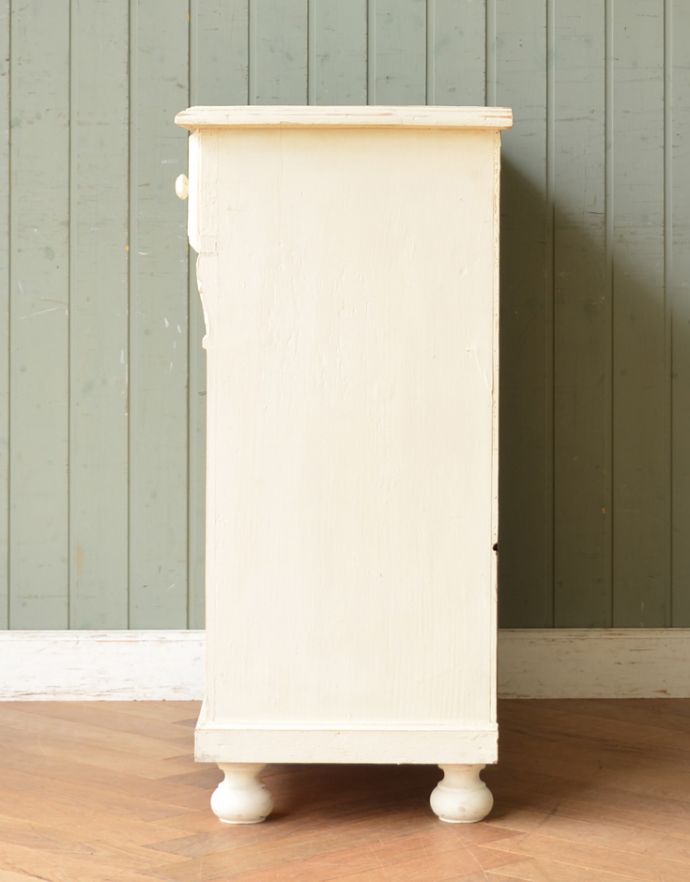 アンティークのキャビネット アンティーク家具 アンティークのペイント家具、フランスの香り漂うペイントのキャビネット(カウンター)。サイドもきれいにペイントされています。(d-1187-f)