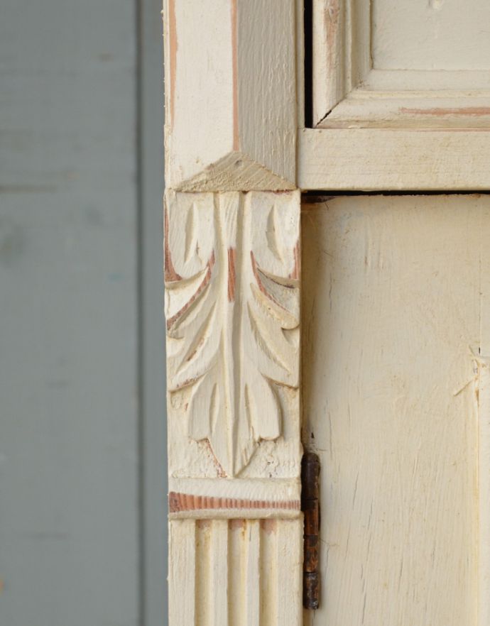 アンティークのキャビネット アンティーク家具 アンティークのペイント家具、フランスの香り漂うペイントのキャビネット(カウンター)。美しい彫にうっとり。(d-1187-f)