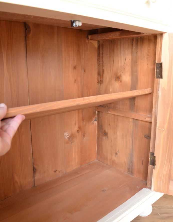 アンティークのキャビネット アンティーク家具 アンティークのペイント家具、フランスの香り漂うペイントのキャビネット(カウンター)。内側はキレイな状態です。(d-1187-f)