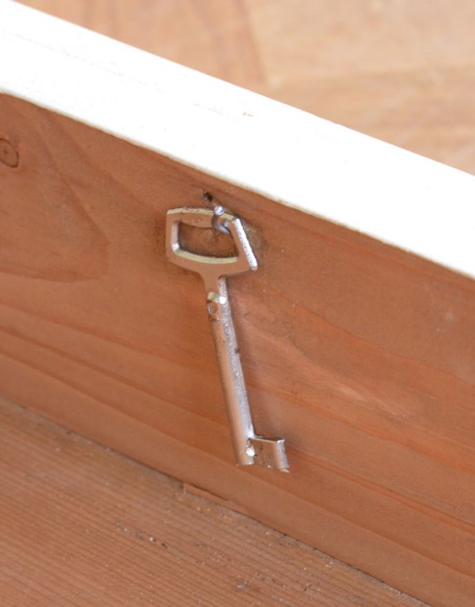 アンティークのキャビネット アンティーク家具 アンティークのペイント家具、フランスの香り漂うペイントのキャビネット(カウンター)。アンティークの鍵です。(d-1187-f)