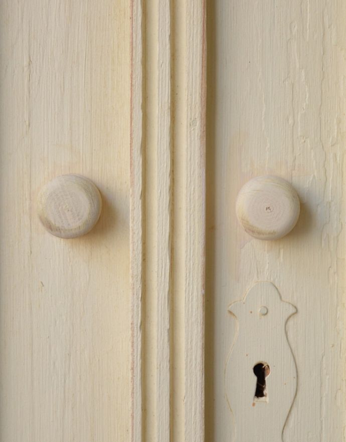 アンティークのキャビネット アンティーク家具 アンティークのペイント家具、フランスの香り漂うペイントのキャビネット(カウンター)。木製の丸い取っ手が付いています。(d-1187-f)