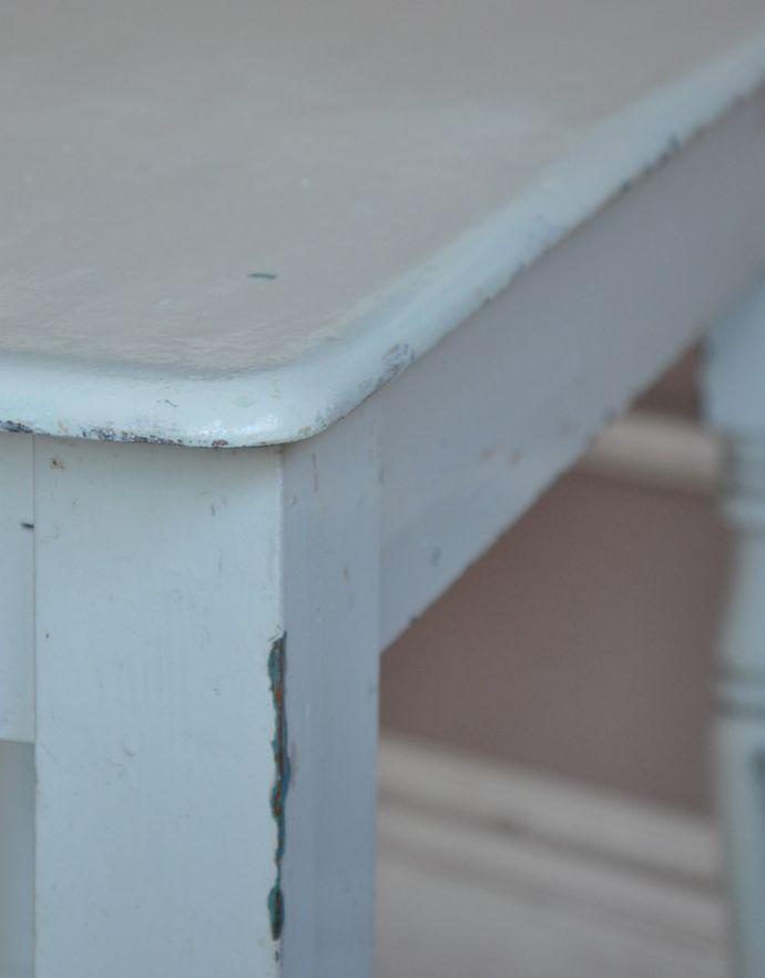 アンティークのテーブル　アンティーク家具　棚板付きアンティーク家具、ペイント仕上げのフレンチコンソールテーブル。ペイントされていますが、落ち着きのある色なので上品なたたずまいです。(d-1192-f)