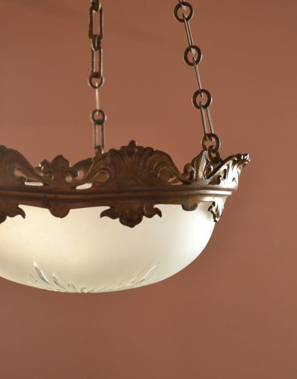 シャンデリア 照明・ライティング イギリスから届いたアンティークハンギングボウル(照明)。アンティークのため、汚れ・傷がある場合がありますが、使用上問題はありませんので、ご了承下さい。(d-1192-z)