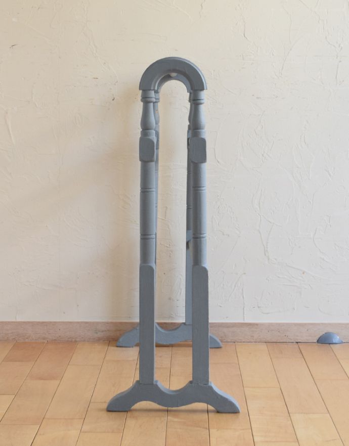 めずらしい家具　アンティーク家具　室内干しが楽しくなるアンティークのタオルハンガー（タオルレイル）。洋書のバスルームで見るようなタオルハンガー。(d-1197-f)