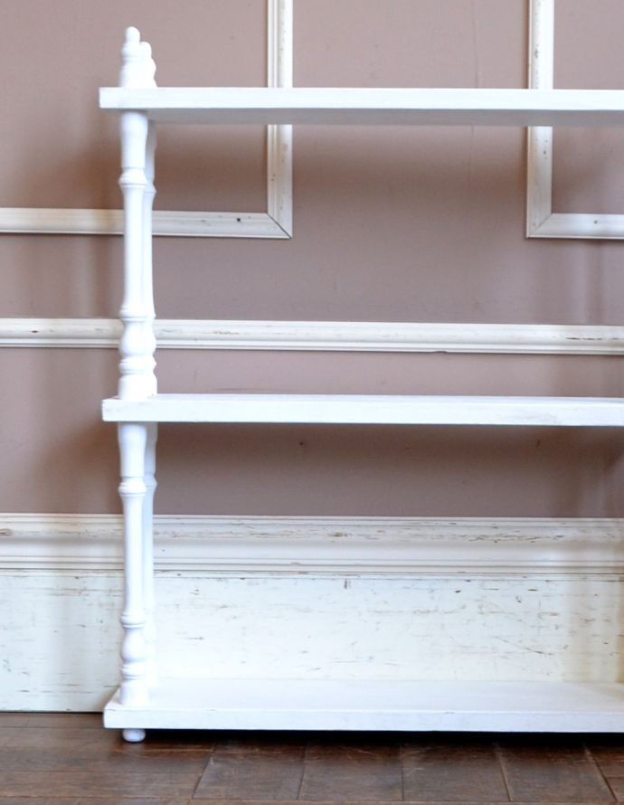 ウォールシェルフ・ウォールハンガー アンティーク家具 フレンチスタイルにオススメ、壁に付けて使うアンティーク家具、小さなウォールシェルフ。リビングやキッチンの飾り棚にしたり、子供部屋に飾って本やおもちゃを置いても可愛いです。(d-1205-f)