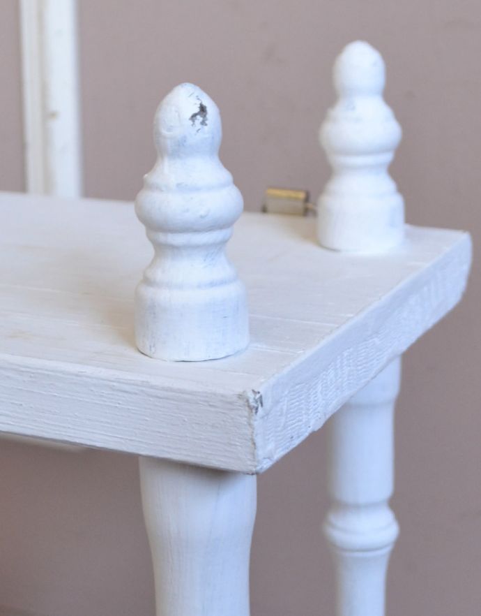 ウォールシェルフ・ウォールハンガー アンティーク家具 フレンチスタイルにオススメ、壁に付けて使うアンティーク家具、小さなウォールシェルフ。しっかりお直ししてありますので、長くお使いいただけます。(d-1205-f)