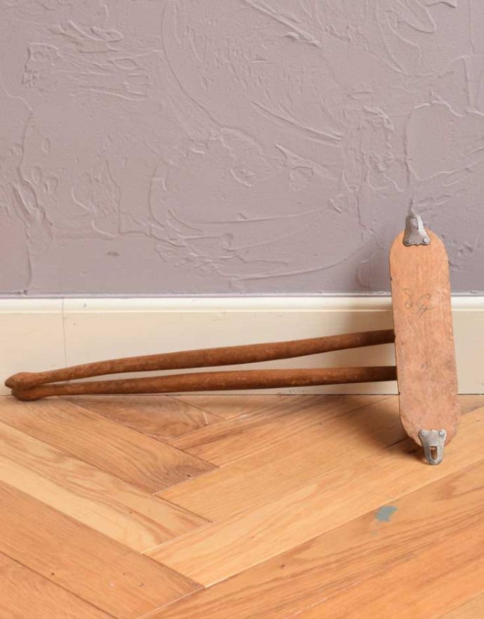 タオルハンガー・リング　アンティーク家具　イギリスアンティーク雑貨、キッチンクロスハンガー（タオルハンガー） 。アンティークは新品ではないので、経年変化によるキズはありますが、専門の職人によって目立たないようにキレイにお直しをしています。(d-1210-f)