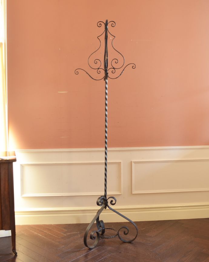 ガーデニング家具 アンティーク家具 アイアン製のアンティーク家具、海外らしいデザインのプラントスタンド。クルクルしたアイアンがお洒落です。(d-1220-f)