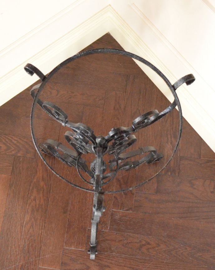 ガーデニング家具　アンティーク家具　ガーデンで使えるアンティーク家具、素敵なプラントホルダー。上から見るとこんな感じ。(d-1221-f)