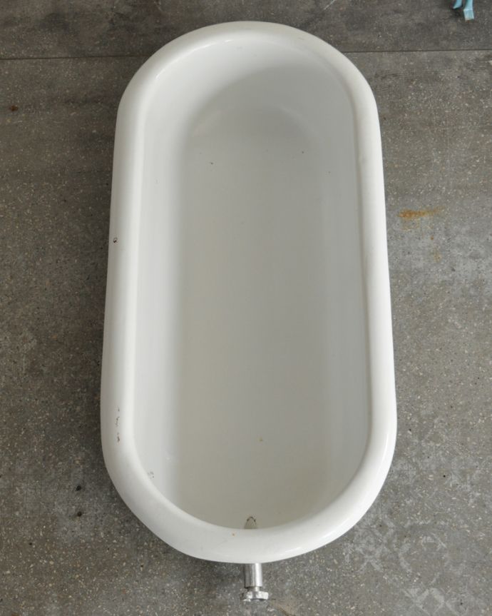 ガーデニング家具　アンティーク家具　パステルカラーのベビーバス（ライトブルー）、おしゃれなアンティーク家具。バスは上から見るとこんな感じ。(d-1222-f)