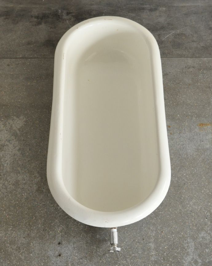 ガーデニング家具 アンティーク家具 海外輸入のアンティーク家具、可愛いベビーバス(ライトグリーン)。バスは上から見るとこんな感じ。(d-1223-f)