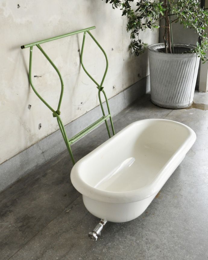 ガーデニング家具 アンティーク家具 海外輸入のアンティーク家具、可愛いベビーバス(ライトグリーン)。このようにばらすこともできます。(d-1223-f)