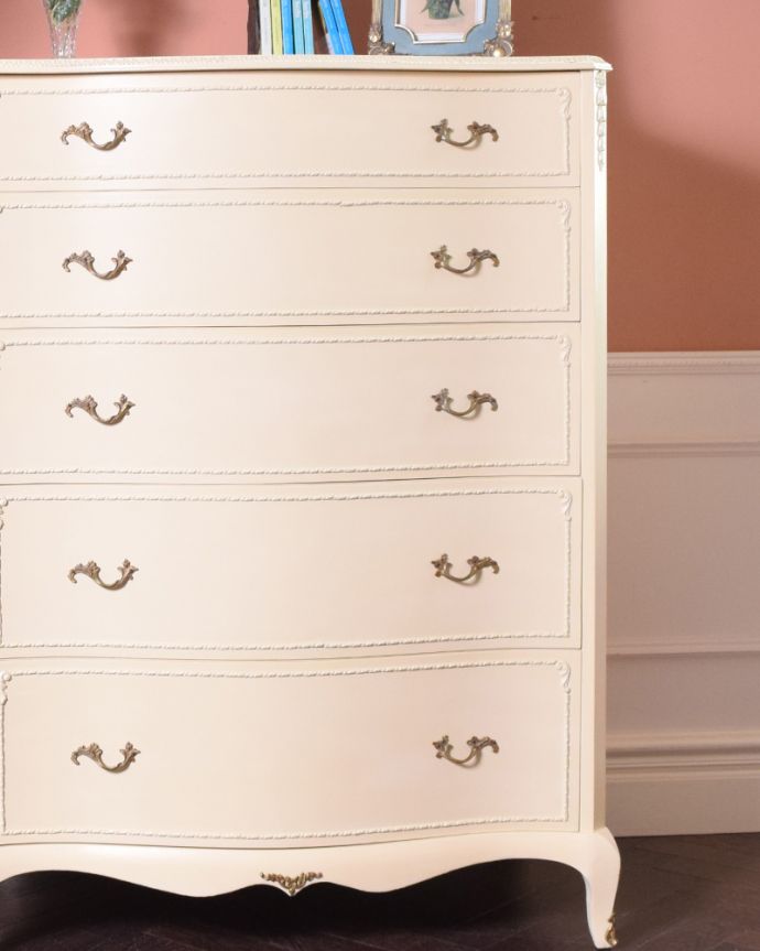 アンティークのチェスト アンティーク家具 華やかなチェストオブドローワー、ペイント仕上げのアンティーク家具。引き出しが5杯あるので、細々したものを収納できます。(d-1224-f)