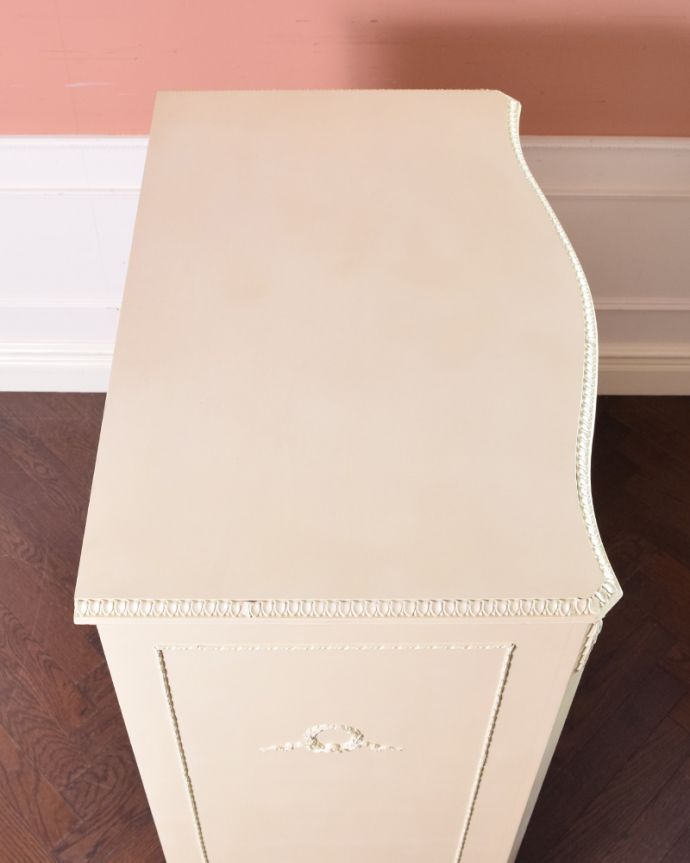 アンティークのチェスト アンティーク家具 華やかなチェストオブドローワー、ペイント仕上げのアンティーク家具。天板はピカピカです。(d-1224-f)