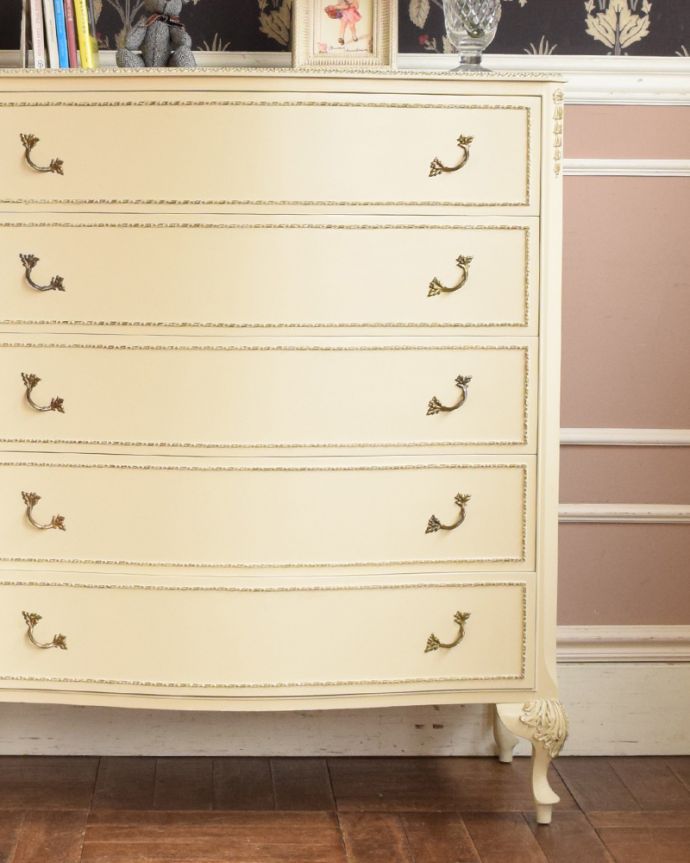 アンティークのチェスト　アンティーク家具　フレンチスタイルのチェストオブドローワー、ヨーロッパのアンティーク家具。引き出しが５杯あるので、細々したものを収納できます。(d-1226-f)