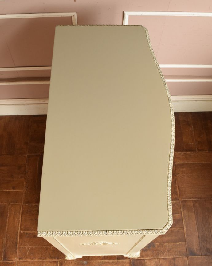 アンティークのチェスト　アンティーク家具　フレンチスタイルのチェストオブドローワー、ヨーロッパのアンティーク家具。天板もとてもキレイにペイントされています。(d-1226-f)