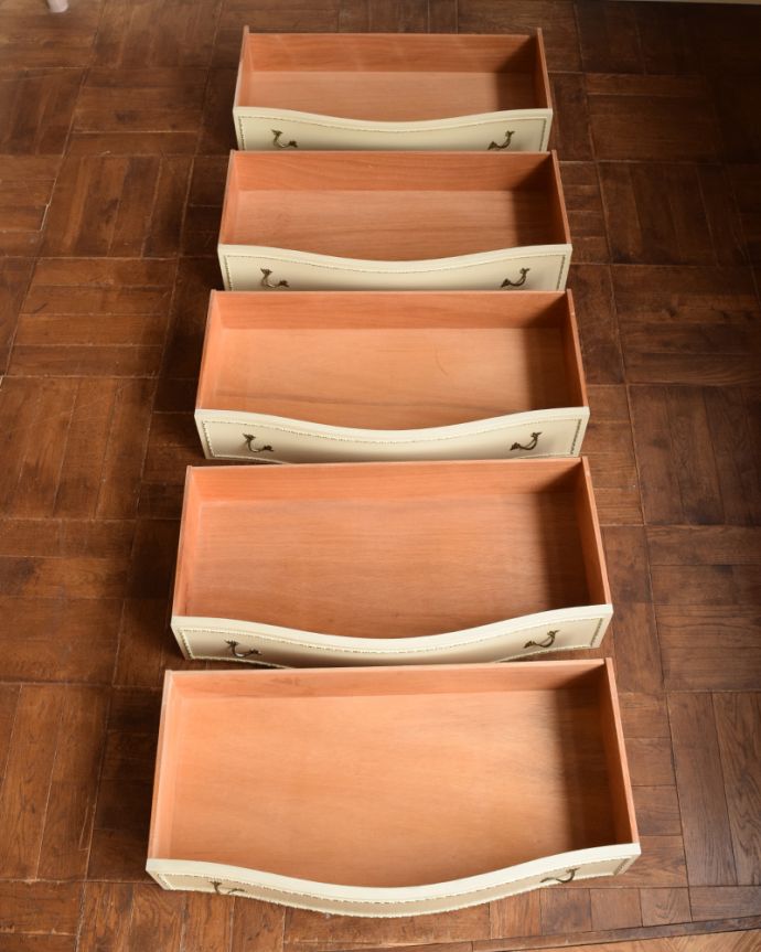 アンティークのチェスト　アンティーク家具　フレンチスタイルのチェストオブドローワー、ヨーロッパのアンティーク家具。引き出しは全部で５杯です。(d-1226-f)