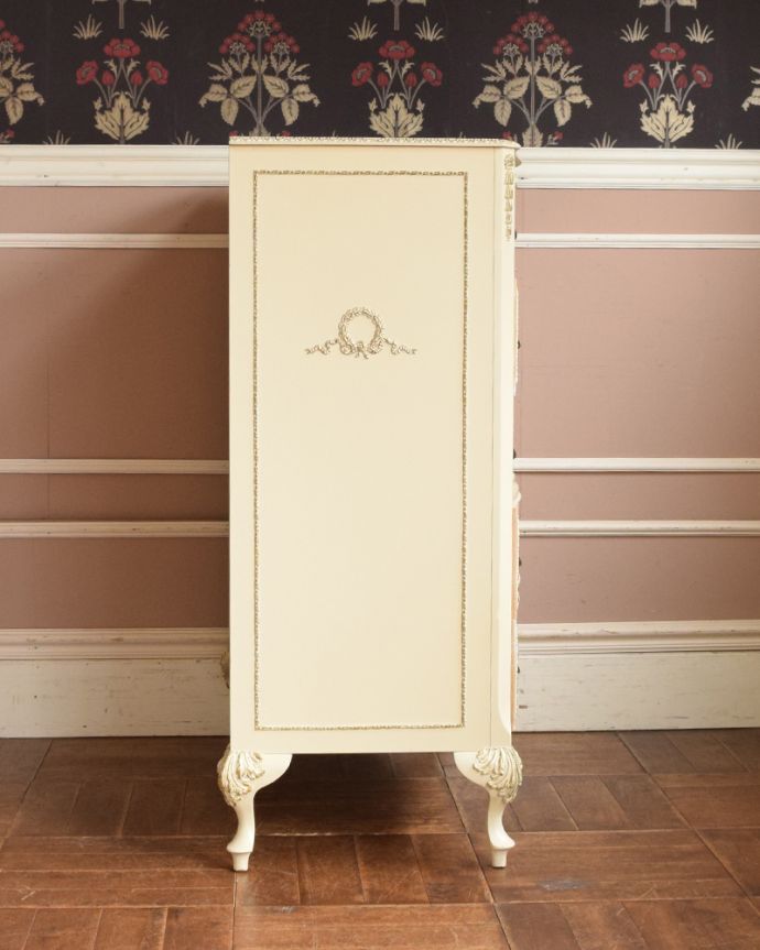 アンティークのチェスト　アンティーク家具　フレンチスタイルのチェストオブドローワー、ヨーロッパのアンティーク家具。サイドにも可愛い飾り。(d-1226-f)