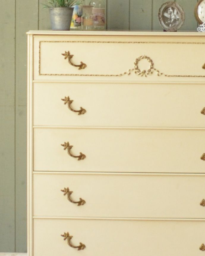 アンティークのチェスト アンティーク家具 フレンチテイストのアンティーク家具、可愛いペイントの5段チェストオブドローワー。引き出しが5杯あるので、細々したものを収納できます。(d-1227-f)