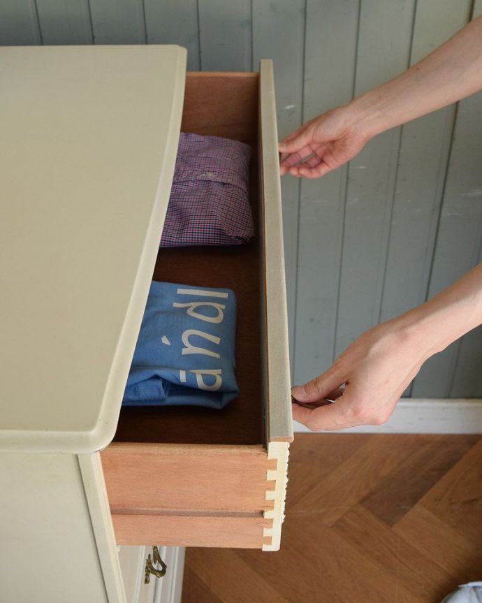 アンティークのチェスト　アンティーク家具　フレンチテイストのアンティーク家具、可愛いペイントの５段チェストオブドローワー。。(d-1227-f)