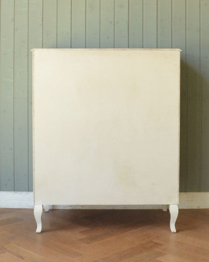 アンティークのチェスト　アンティーク家具　フランスのアンティーク家具、ドレッシーなチェストオブドローワー。アンティークは新品ではないので、もちろん経年変化によるキズはありますが、専門の職人が目立たないようキレイにお直しをしているので、後姿までキレイです。(d-1228-f)