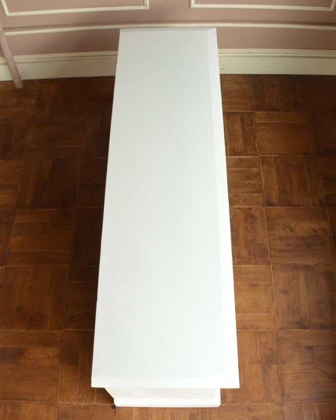 北欧キャビネット　アンティーク家具　テレビ台になるサイドボード（ホワイト）、アンティークフレンチインテリア。天板もキレイに仕上げました。(d-1237-f)