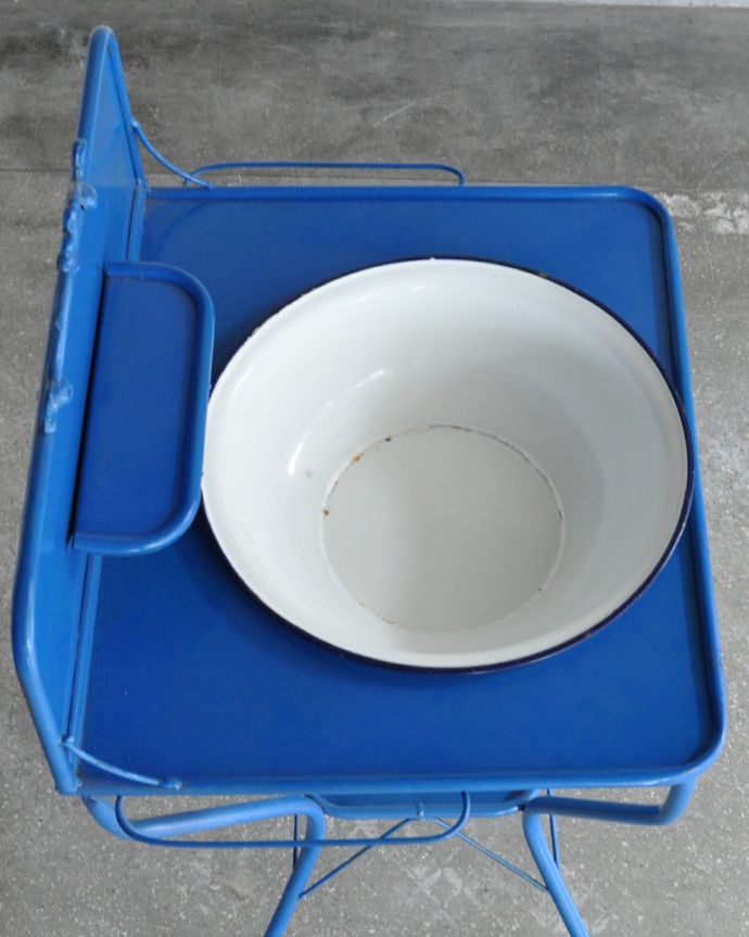 ガーデニング家具　アンティーク家具　雨にも丈夫なアンティーク家具、おしゃれなウォッシュスタンド（ブルー）。上から見るとこんな感じです。(d-1250-f)