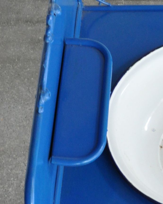 ガーデニング家具　アンティーク家具　雨にも丈夫なアンティーク家具、おしゃれなウォッシュスタンド（ブルー）。小物置きもあります。(d-1250-f)