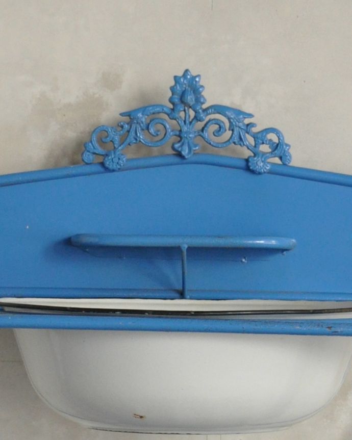 ガーデニング家具　アンティーク家具　屋外でも使えるアンティーク家具、ガーデニングにウォッシュスタンド（ライトブルー）。小物置きもあります。(d-1252-f)